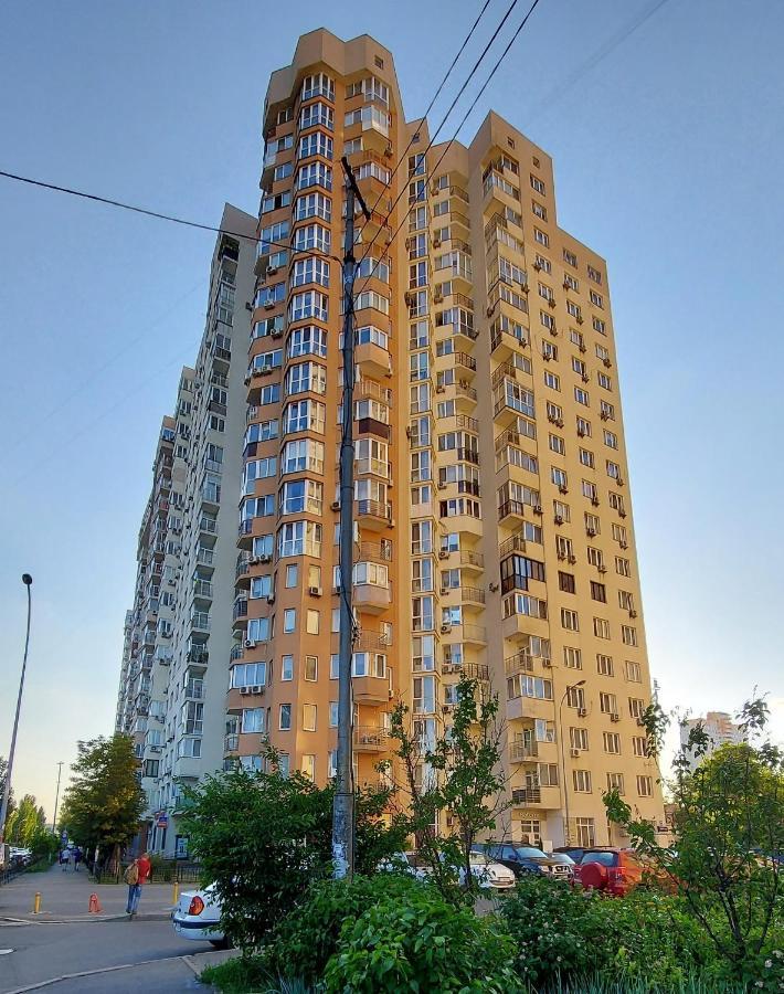 Просторі Апартаменти Kiev Esterno foto